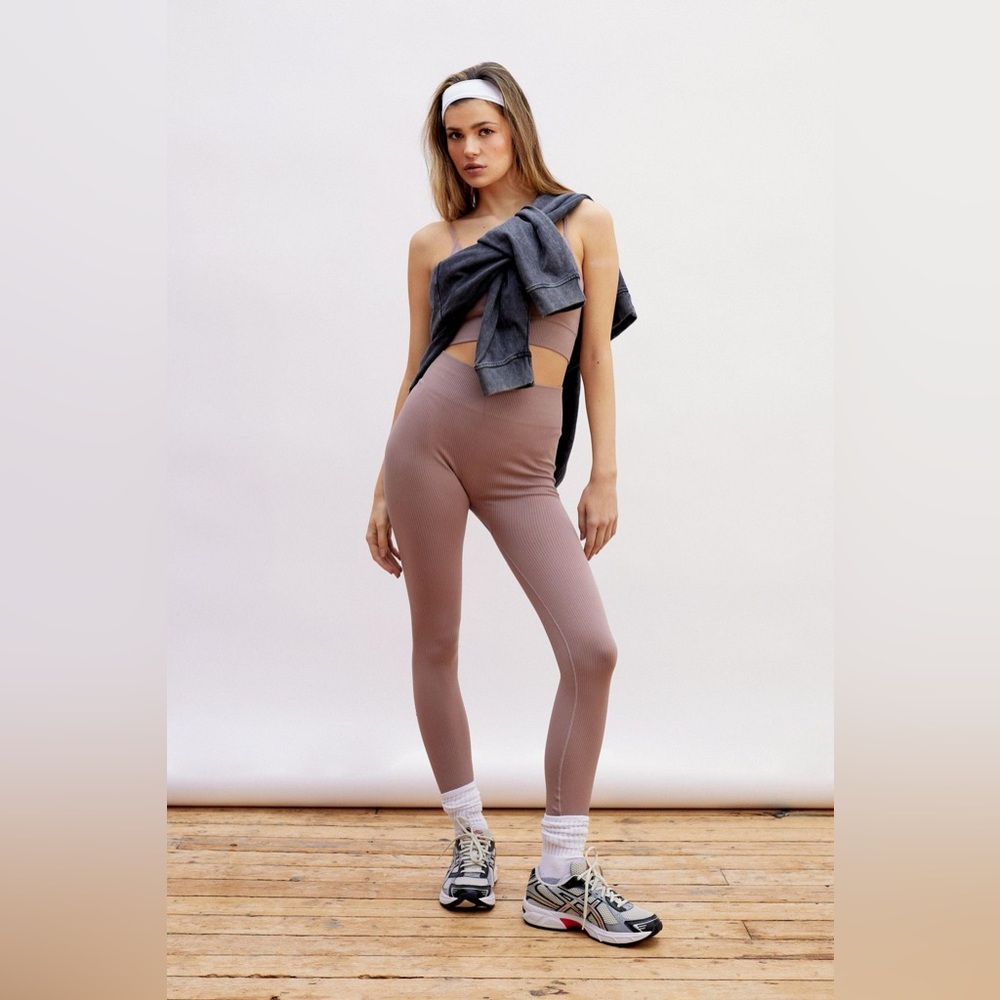 NastyGal Seamless Sculpted Yarn Bralette And Leggings Set Size Medium